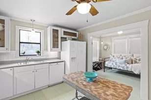 403 E Schubert St, Fredericksburg, TX 78624 - Photo 14