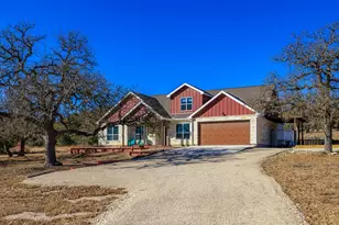1783 Axis Cir, Fredericksburg, TX 78624 - Photo 2