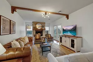 908 N Crockett St, Fredericksburg, TX 78624 - Photo 6