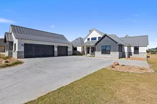 220 Interlaken St, Fredericksburg, TX 78624 - Photo 6