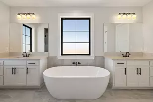 220 Interlaken St, Fredericksburg, TX 78624 - Photo 4