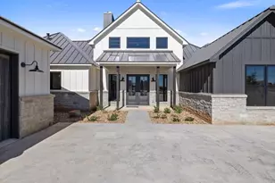 220 Interlaken St, Fredericksburg, TX 78624 - Photo 2