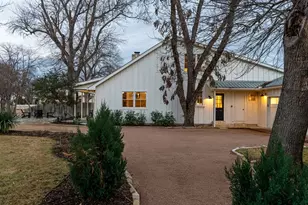 205 E Centre St, Fredericksburg, TX 78624 - Photo 4