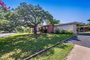 207 Walnut St, Fredericksburg, TX 78624 - Photo 34