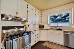 207 Walnut St, Fredericksburg, TX 78624 - Photo 18