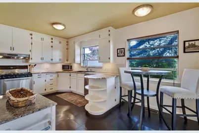 207 Walnut St, Fredericksburg, TX 78624 - Photo 16