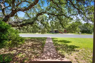 207 Walnut St, Fredericksburg, TX 78624 - Photo 38