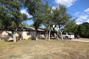 105 E Kathleen Dr, Kerrville, TX 78028 - Photo 2