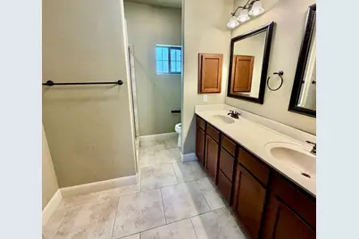 704 Darlington Dr, Fredericksburg, TX 78624 - Photo 6