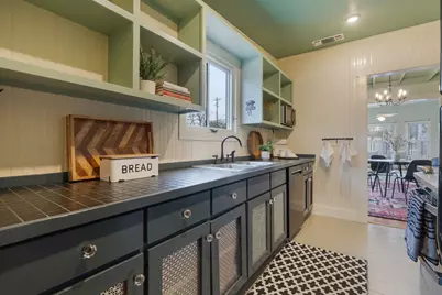 319 W Creek St, Fredericksburg, TX 78624 - Photo 10