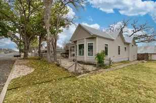319 W Creek St, Fredericksburg, TX 78624 - Photo 26