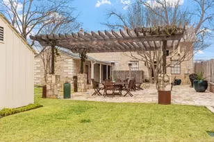 125 W San Antonio St, Fredericksburg, TX 78624 - Photo 16