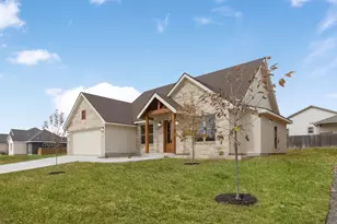 114 Madrona Ln, Fredericksburg, TX 78624 - Photo 2