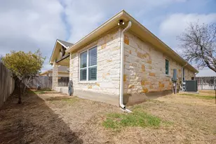 1705 Cherrywood Dr, Fredericksburg, TX 78624 - Photo 10