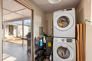 109 E Centre St, Fredericksburg, TX 78624 - Photo 16