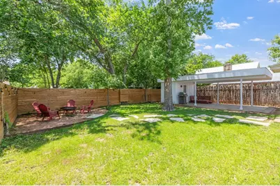 109 E Centre St, Fredericksburg, TX 78624 - Photo 18