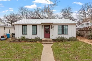 109 E Centre St, Fredericksburg, TX 78624 - Photo 1