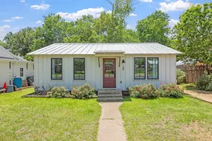 109 E Centre St, Fredericksburg, TX 78624 - Photo 1