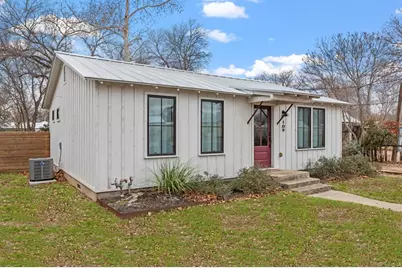 109 E Centre St, Fredericksburg, TX 78624 - Photo 2