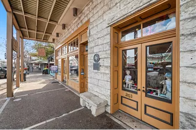 209 E Travis St, Fredericksburg, TX 78624 - Photo 24