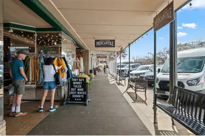 209 E Travis St, Fredericksburg, TX 78624 - Photo 22