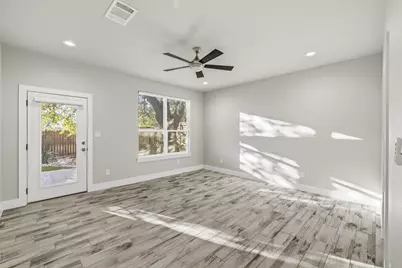 718 Emory Dr, Fredericksburg, TX 78624 - Photo 6