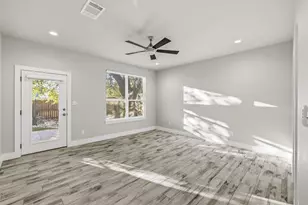 718 Emory Dr, Fredericksburg, TX 78624 - Photo 6