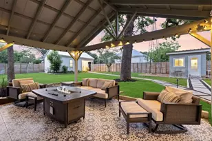 508 N Orange St, Fredericksburg, TX 78624 - Photo 2