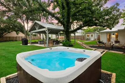 508 N Orange St, Fredericksburg, TX 78624 - Photo 4