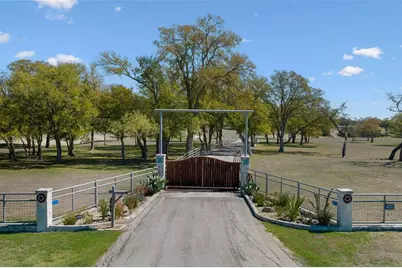 521 Bluff Creek Rd, Center Point, TX 78010 - Photo 2