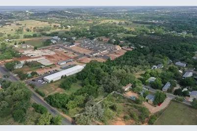 510 W Walch Ave, Fredericksburg, TX 78624 - Photo 2