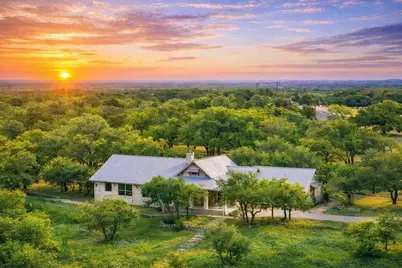 232 Crooked Oak Ln, Round Mountain, TX 78663 - Photo 2