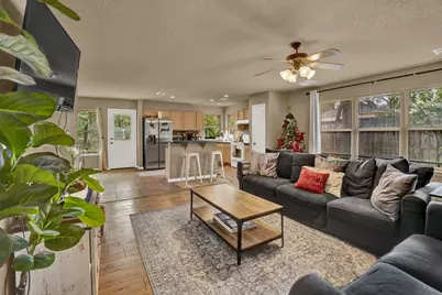 203 S Creek St, Fredericksburg, TX 78624 - Photo 8