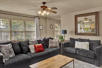 203 S Creek St, Fredericksburg, TX 78624 - Photo 4