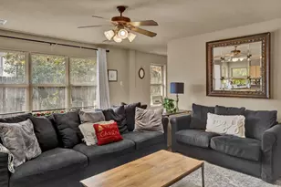 203 S Creek St, Fredericksburg, TX 78624 - Photo 4