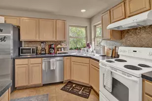 203 S Creek St, Fredericksburg, TX 78624 - Photo 10