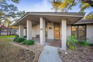 125 Ridgewood Dr, Fredericksburg, TX 78624 - Photo 2