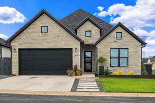 1602 Redwood Ct, Fredericksburg, TX 78624 - Photo 1