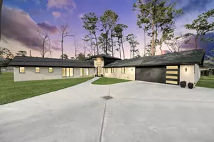 1601 Sycamore Ln, Kingwood, TX 77339 - Photo 2