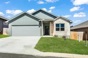 708 Wedgewood Ln, Fredericksburg, TX 78624 - Photo 2