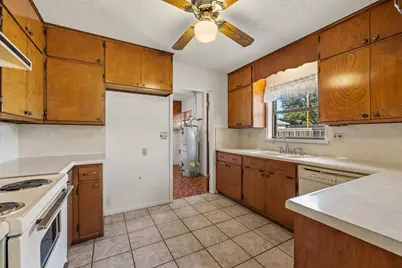 1003 Avenue D, Fredericksburg, TX 78624 - Photo 10