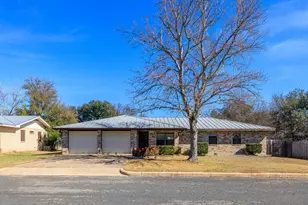 1003 Ave D, Fredericksburg, TX 78624 - Photo 4