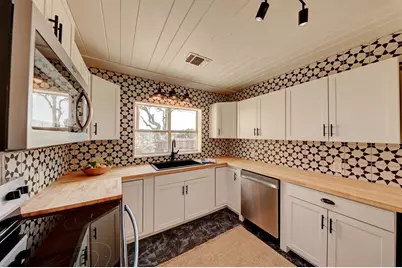 102 Myrtle St, Harper, TX 78631 - Photo 28