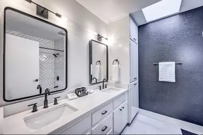 1009 Avenue D, Fredericksburg, TX 78624 - Photo 12