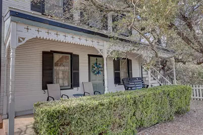 507 W Travis St, Fredericksburg, TX 78624 - Photo 2