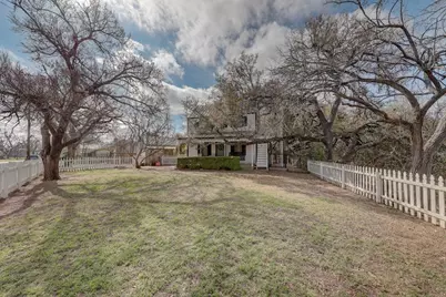507 W Travis St, Fredericksburg, TX 78624 - Photo 40