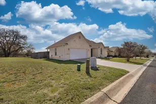 717 Northern Red Oak, Fredericksburg, TX 78624 - Photo 2