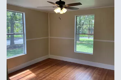 422 S Orange St, Fredericksburg, TX 78624 - Photo 6