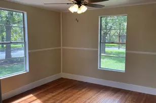 422 S Orange St, Fredericksburg, TX 78624 - Photo 6