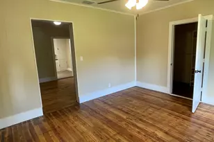 422 S Orange St, Fredericksburg, TX 78624 - Photo 18